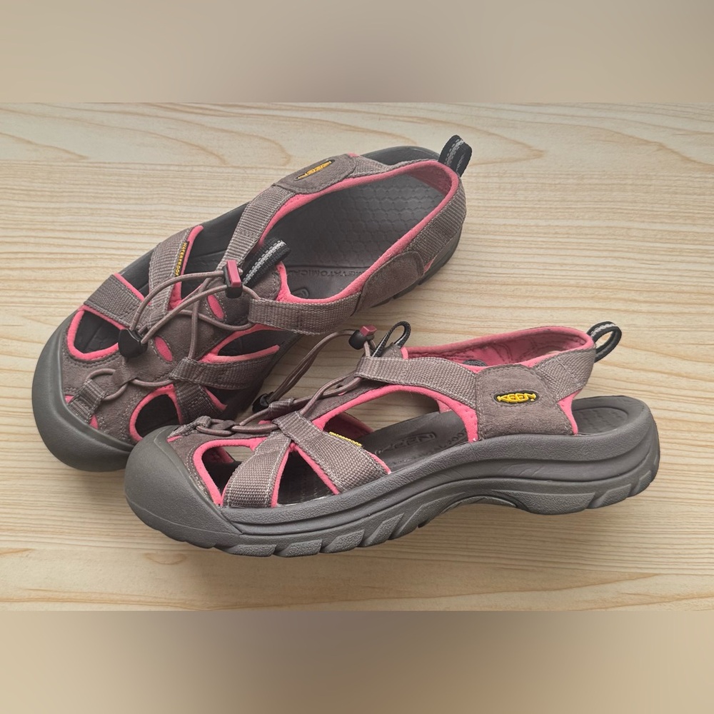 Keen Venice H2 Waterproof Closed Toe Sandal Women’s Sz 11